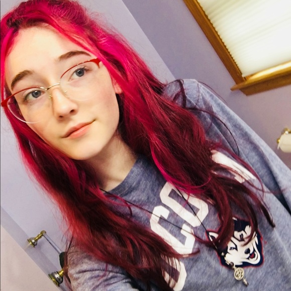 Meet your Posher, Cinder - Picture 3 of 5